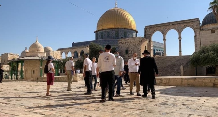 لليوم الرابع على التوالي.. الشرطة الإسرائيلية تقتحم باحة المسجد الأقصى